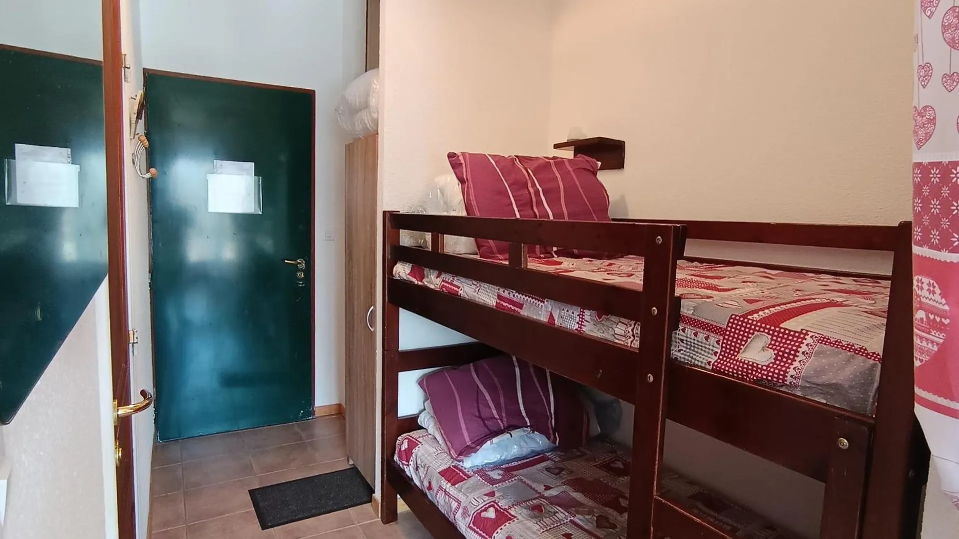 Studio 4 Pers Sud Avec Balcon, Parking Et Animaux Acceptes - Fr-1-445-206 Montgenevre 0*,  France