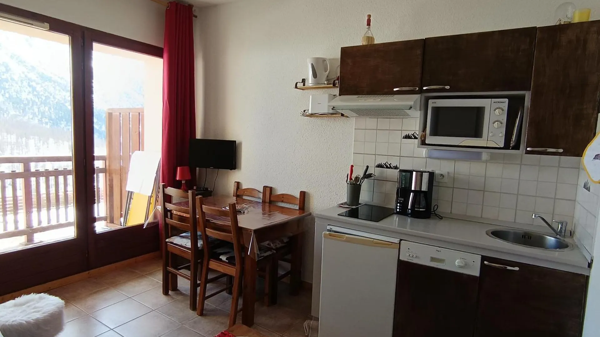 Apartment Studio 4 Pers Sud Avec Balcon, Parking Et Animaux Acceptes - Fr-1-445-206 Montgenevre